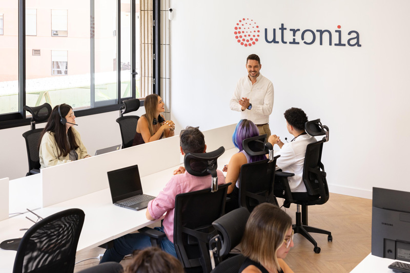 Servicios 18 Equipo de Utronia en la oficina